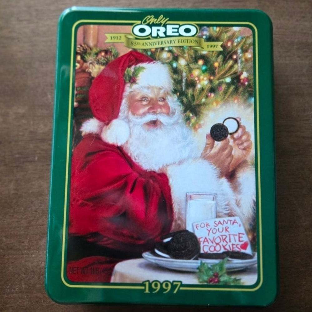 1997 Vintage Oreo 85th Anniversary Christmas Santa Collectible Tin